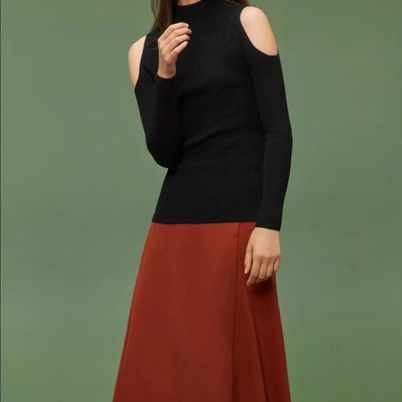 Elegant Black Cold Shoulder Sweater - Picture 2 of 12